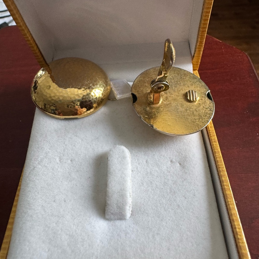 Monet vintage Gold Hammered Dome clip on Earrings. - Picture 4 of 6